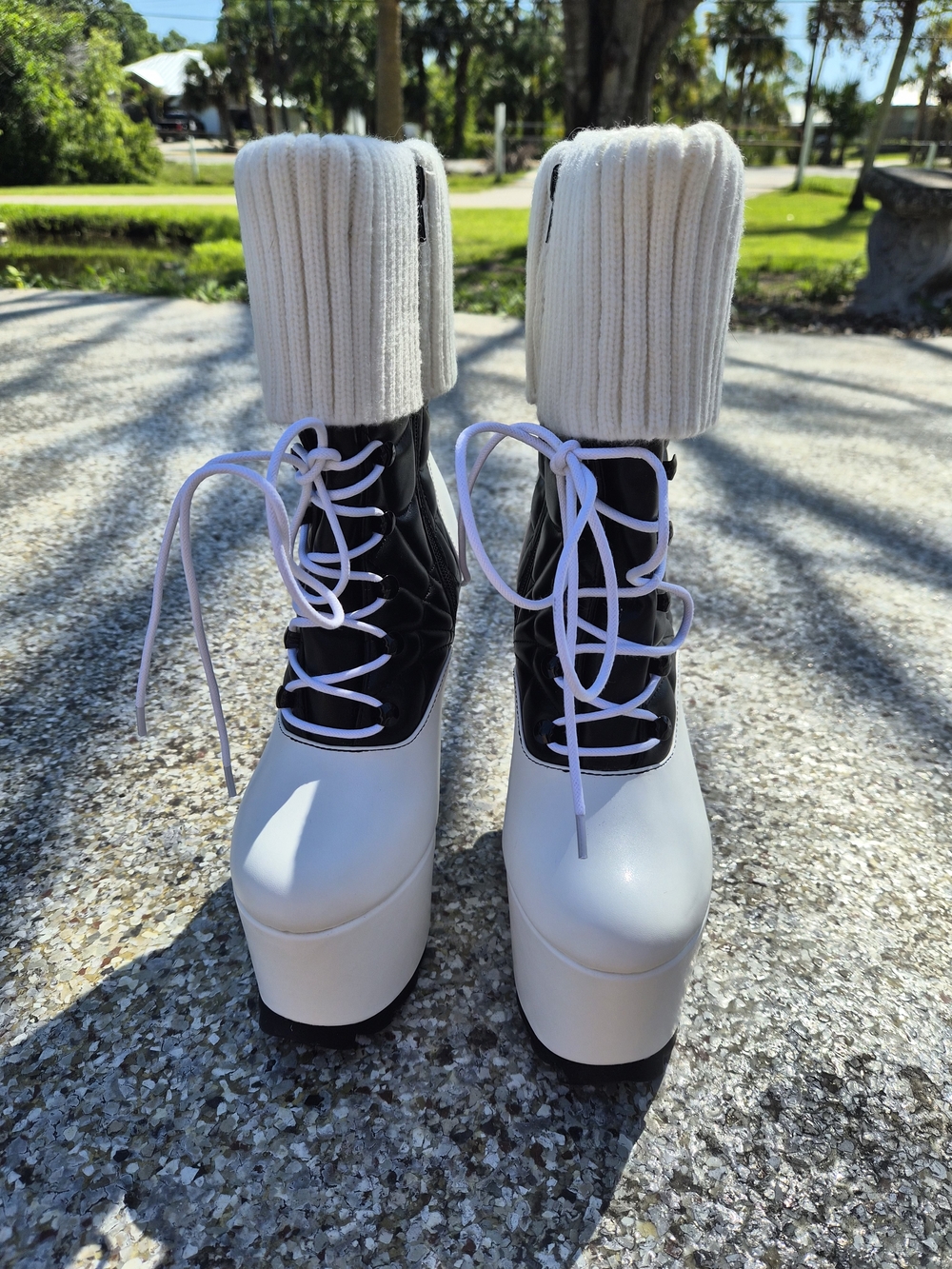 Chunky Platform Monster High- White and Black - Picture 2 of 8